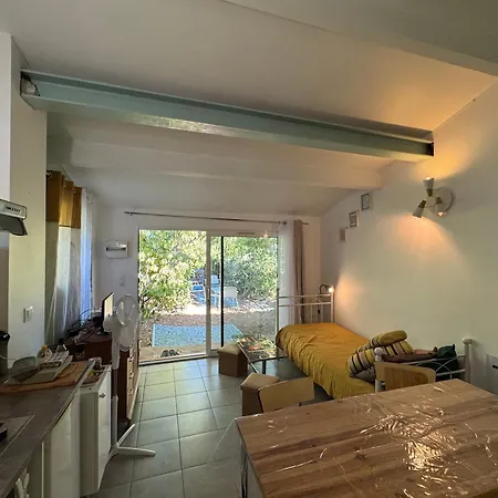 Appartement Apparemment Calme Dans Un Grand Jardin Toulon